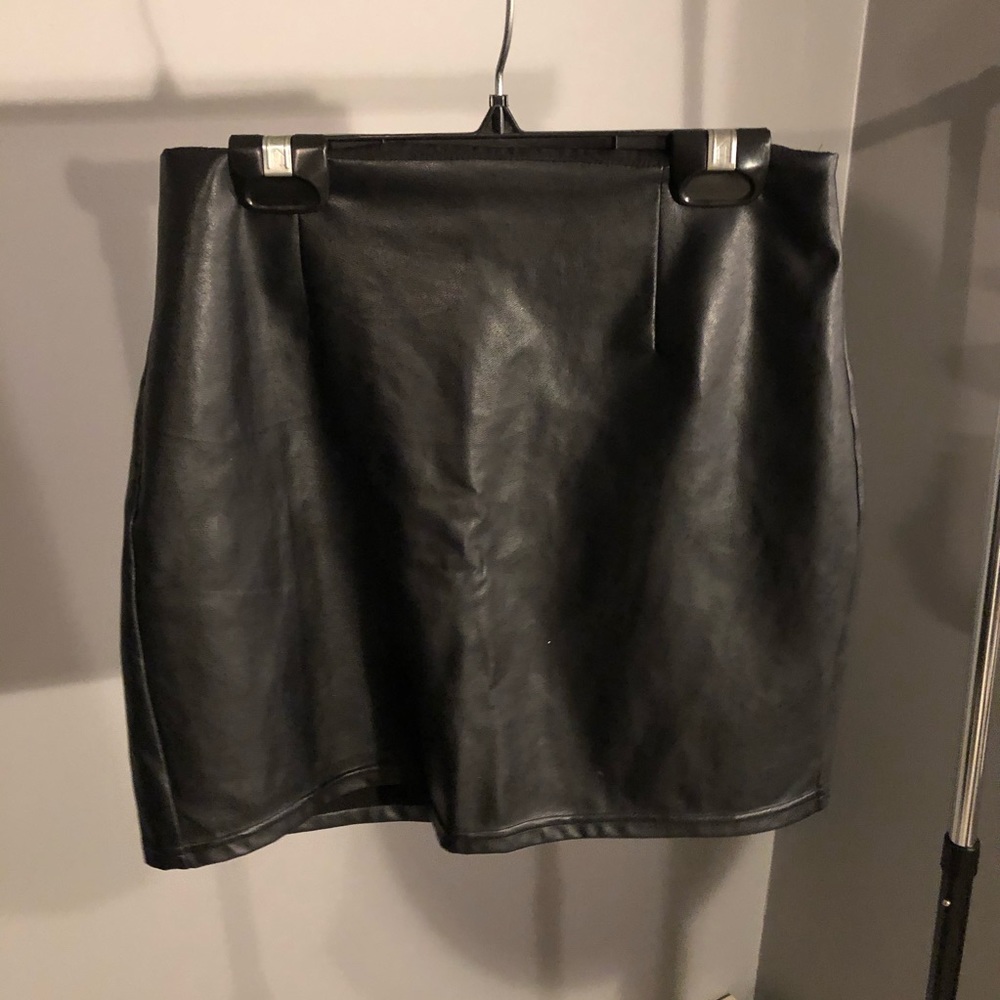 Aritzia leather mini skirt